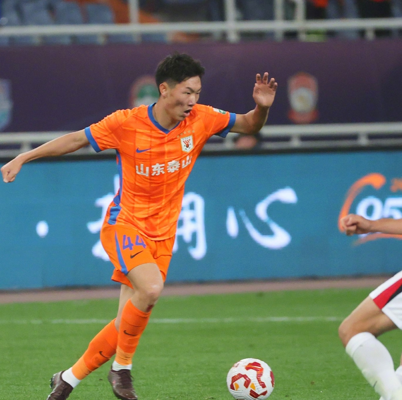 包含山东泰山迎欧篮联关键赛，赛前完成体检，态度坚定，纪律约束更严格的词条