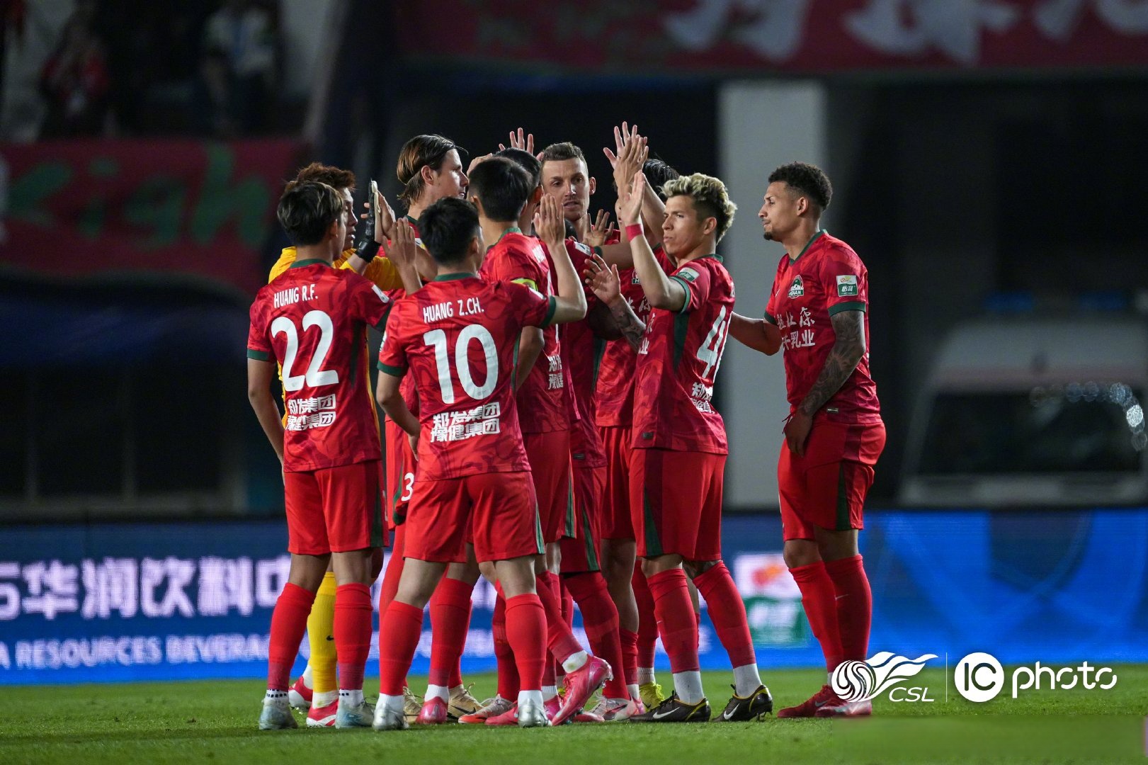 关于赛地聚焦：英超集结日热度飙升，多伦多猛龙迎来里程碑，震撼外界，年轻球员得到机会的信息