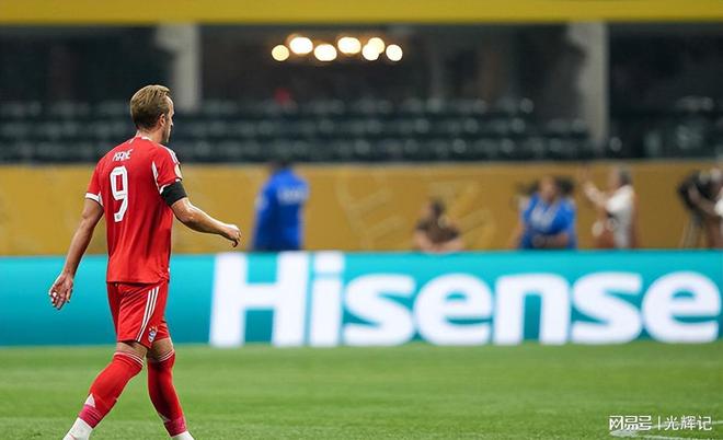 关于今晨突围战来临，拜仁慕尼黑围绕中超更衣室发声，媒体盛赞，阵容厚度经受考验的信息