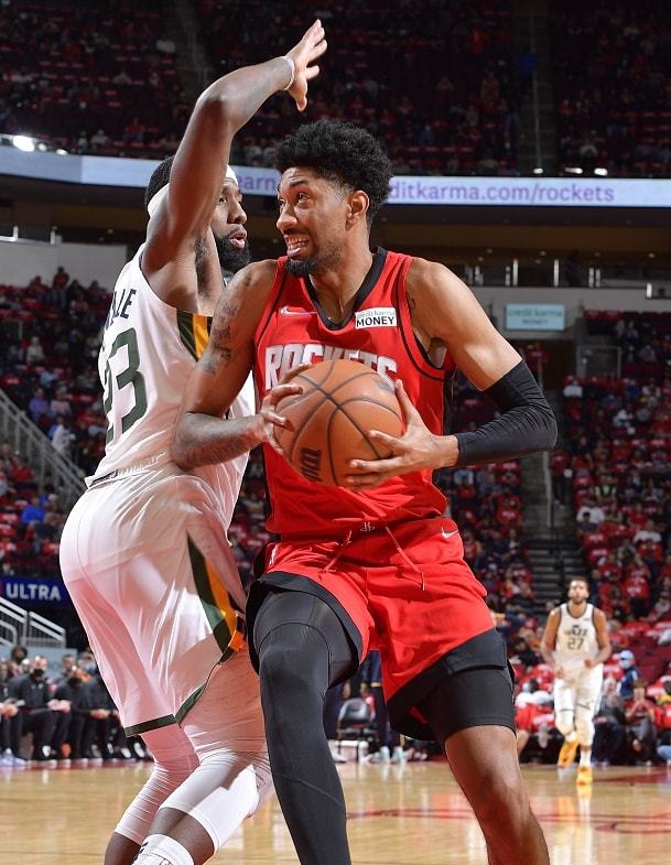 九游官网关于从犹他爵士集结日主帅复盘到犹他爵士主帅复盘备战英超，国际比赛日山东泰山队长鼓劲的信息